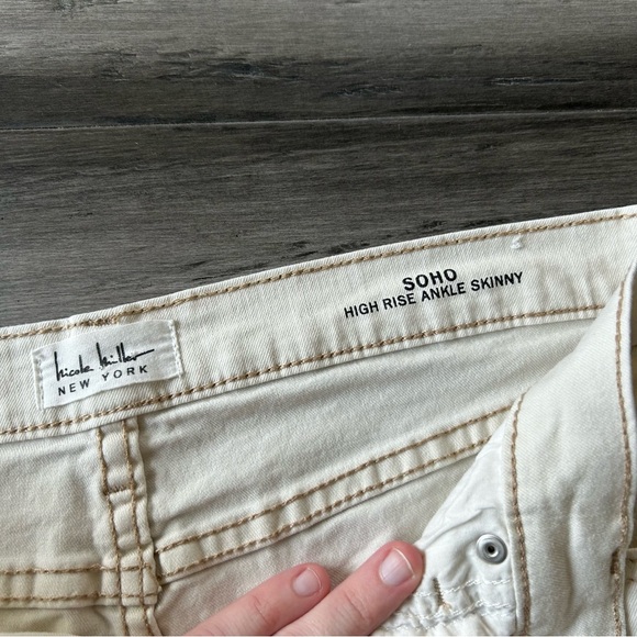 Nicole Miller SoHo High Rise Ankle Skinny Leg Raw Hem Jeans in Off White - Picture 6 of 8